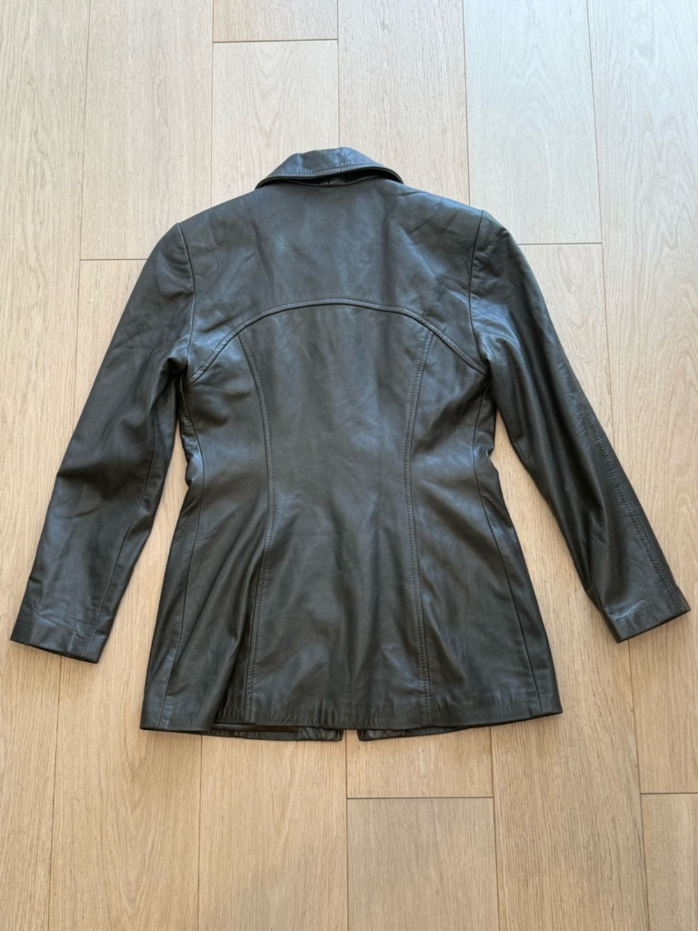 Danier Vintage Genuine Leather Jacket | Made in Canada | Tailored Feminine Fit - Picture 4 of 11